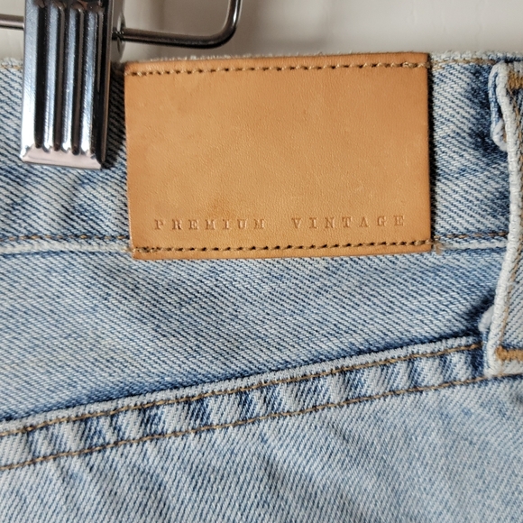 Citizens of Humanity Danielle Cut-Off Denim Shorts | Size 31 - Picture 12 of 12